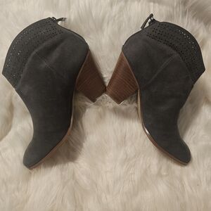Violet & Red Gray Women's Ankle Boots